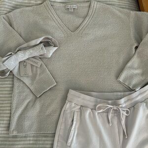 Barefoot dream luxe lounge set, great gift 
Petite